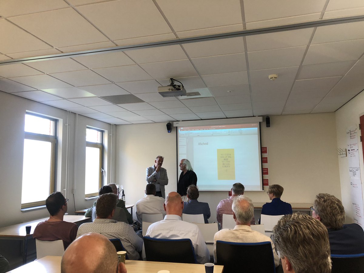 NVTG-Noord tijdens de Regiobijeenkomst “3e generatie domotica Cure en Care” neemt regiovoorzitter Johan ten Cate afscheid van oud voorzitter Hans Jansen.