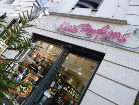 NathalieChabaud's tweet photo. #versunmetier #poleemploi, la parfumerie #NEWPARFUM a sélectionné des profils de magasinier, ce jour à l' agence #poleemploi Marseille Paradis https://t.co/8WeXER4ici