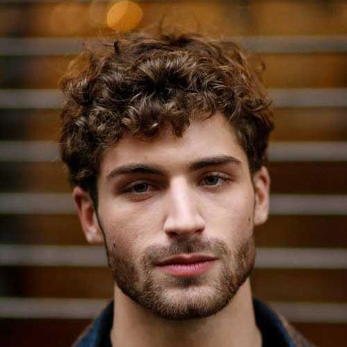 THE TRENDING HAIRSTYLES FOR MEN WITH CURLY HAIR