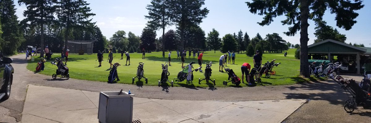 2019 Qualifier at <a href="/puslinch/">Robert Lewis</a> kickoff, players warming up on the putting green.