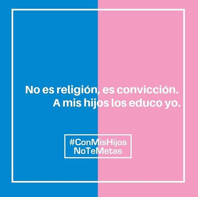 MassiLake's tweet photo. Yo también alzo la voz en protesta contra aquellos que quieren sembrar confusión en la identidad sexual de los niños desde pequeños. HOMBRE Y MUJER DIOS NOS CREÓ.
•
#ConMisHijosNoSeMetan #Conmishijosnotemetasrd #ElArcoirisEsMio 🌈 #PactoDeDios #ImAParent #ConMisHijosNoTeMetas https://t.co/RpuTVtrO3I