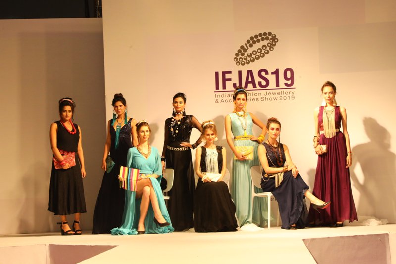 epchindia's tweet photo. Three day Extravaganza on Indian Fashion Jewellery & Accessories declared open by Shri Shantmanu, Development Commissioner (Handicrafts).
#ifjas #2019 #indianhandicraft #fashion #jewelery #accessories https://t.co/3Y0nXqhQE7