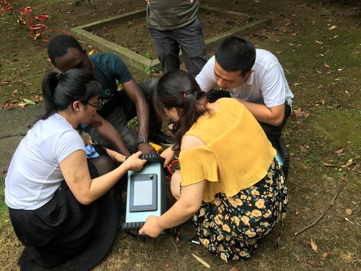 Geomative01's tweet photo. International students from China University of Geosciences are learning how to use Geomative equipment. https://t.co/JS2fdj3YGX