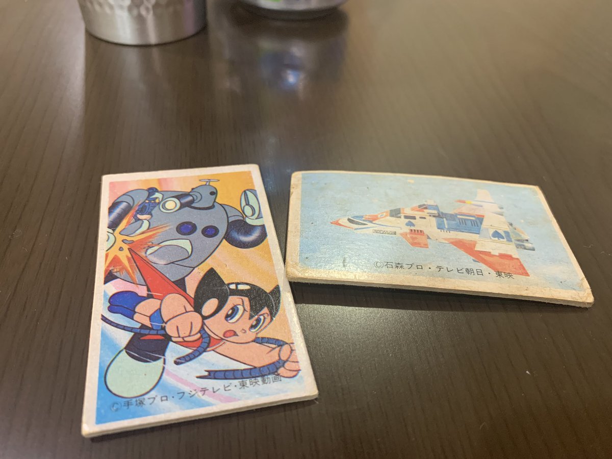 あゆみ 本日 最終日の現場 モノも無くなって掃き掃除 お これって 昭和のシロモノ メンコって言うのかな ベッタン 聞いたことあるけど 裏面は何だ トランプ 道路標識 番号 メンコ べったん T Co Wyrgowbn6u Twitter