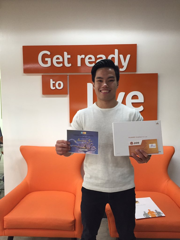 kingarviiin's tweet image. Top 3 APE. Free Huawei MediaPad M3 Lite tablet and other certificates.

Not bad for a first-month rookie. Truly blessed to be serving my clients!

To the War Room team, we’ll be unstoppable.

#ZeroCompetition
#blessed

👑