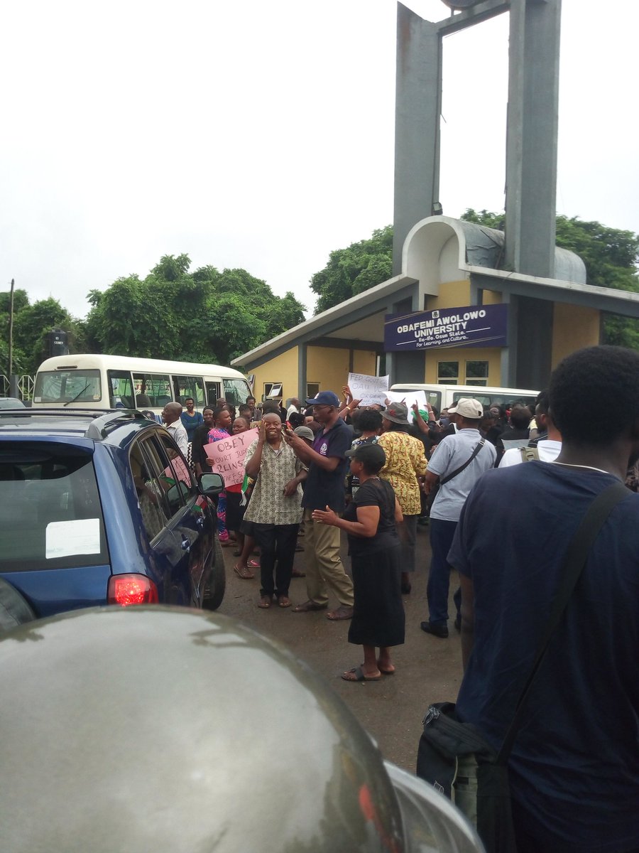 oaueventz's tweet photo. ONGOING || SSANU PROTESTS PRIVATISATION OF UNIVERSITY STAFF SCHOOLS.
STAFF PROTEST UNFAIR TREATMENT IN SCHOOL.
@nassnigeria @bukolasaraki @akinalabi @SPNigeria @DrAhmadLawan @ProfOsinbajo @MBuhari @AsoRock @femigbaja @HouseNGR
#SSANUPROTEST #July4th #OAUOBSERVER #teamOAU https://t.co/AHh40zHCU6