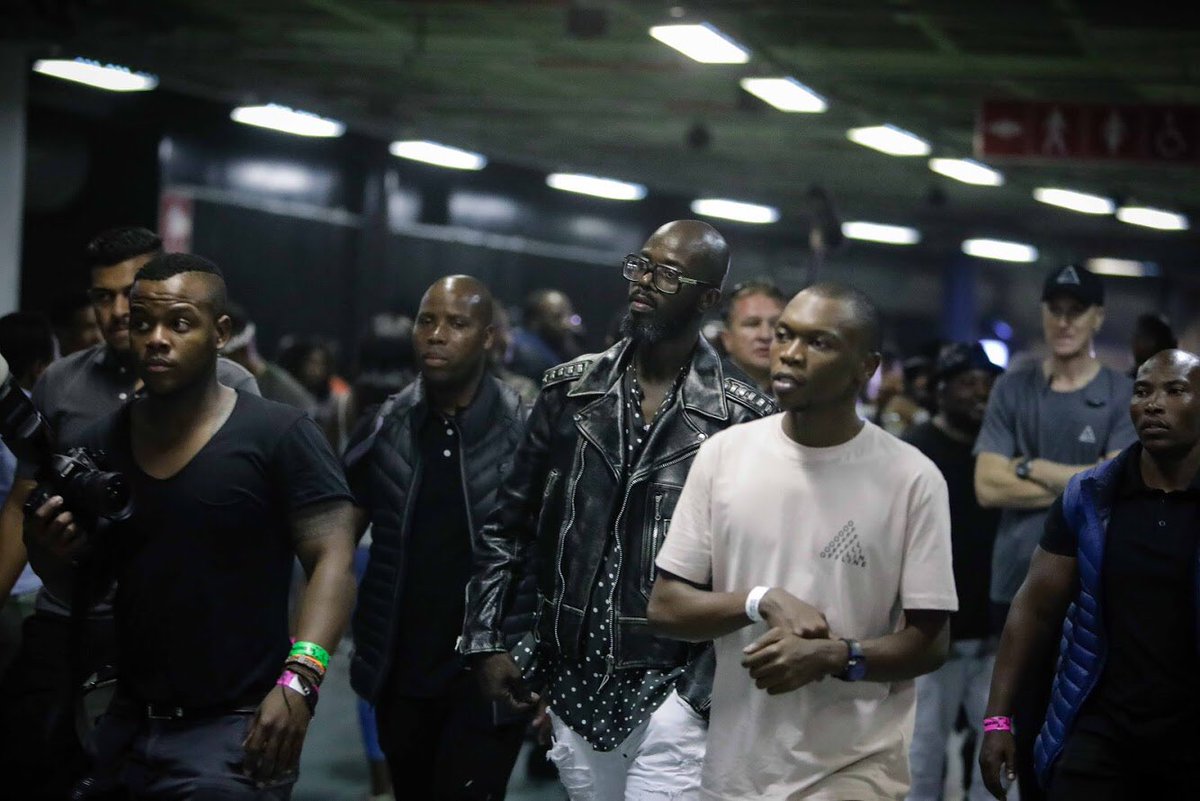 Karyendasoul's tweet photo. Caption this :)

#MusicisKing 👑 https://t.co/BymDplyhDU