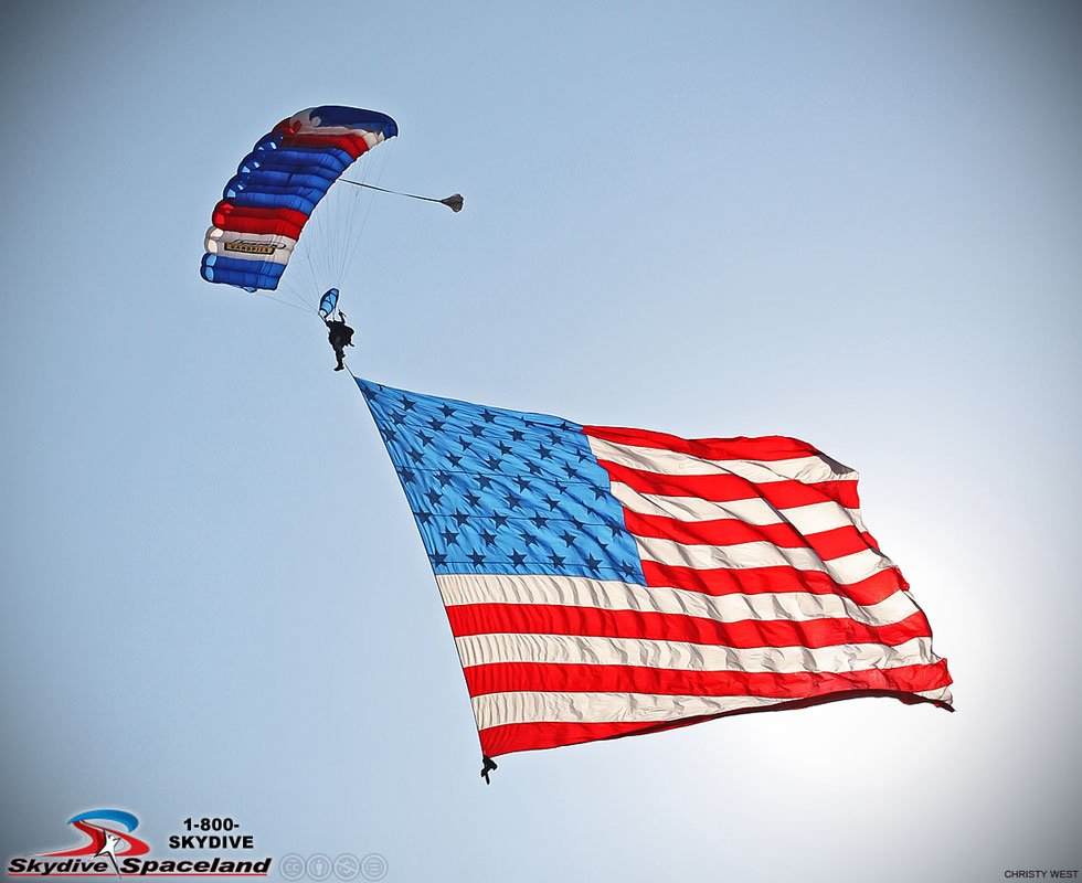 SDSpaceland's tweet photo. "America was not built on fear.
America was built on courage, on imagination and an unbeatable determination to do the job at hand. "
-Harry Truman

HAPPY 4TH OF JULY!!!!  🇺🇸🇺🇸

#spacelandstrong #AllAmerican #FlagJump #AmericasBirthday https://t.co/fd92VFaa2o
