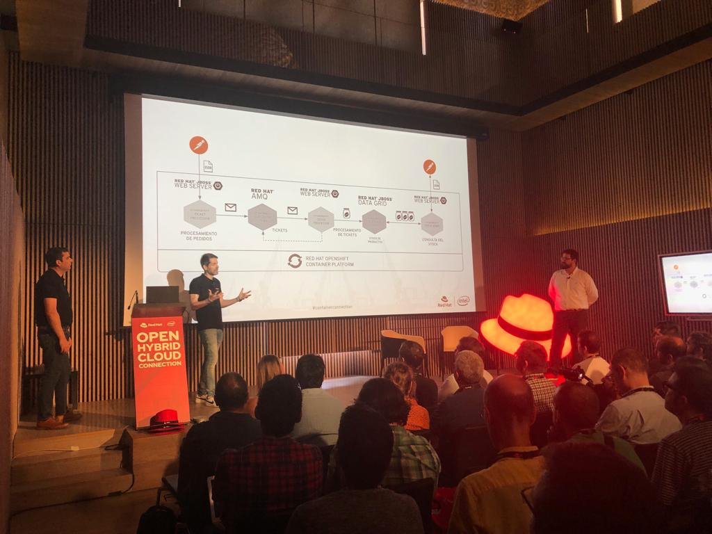 RedHatIberia's tweet image. @jlbuenosvinos, Sergio Gutierrez y Fran Navarro te invitan al #RolePlay en el que van a demostrar cómo interpretar arquitecturas modernas con la tecnología de #RedHat. #containerconnection