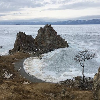sabandaviajes's tweet photo. Sabías que el lago Baikal en Siberia es el más profundo del mundo?!😍🌳🌲🏔️🏔️ #oljon #lakebaikal #lugaressagrados #khuzhir #shamankarock #irkutsk #burkhan #budismo #sergyes #khoby #siberia #galapagosderusia #maratonsobrehielo #visitsiberia #visitrusia https://t.co/HFq0usc7UE