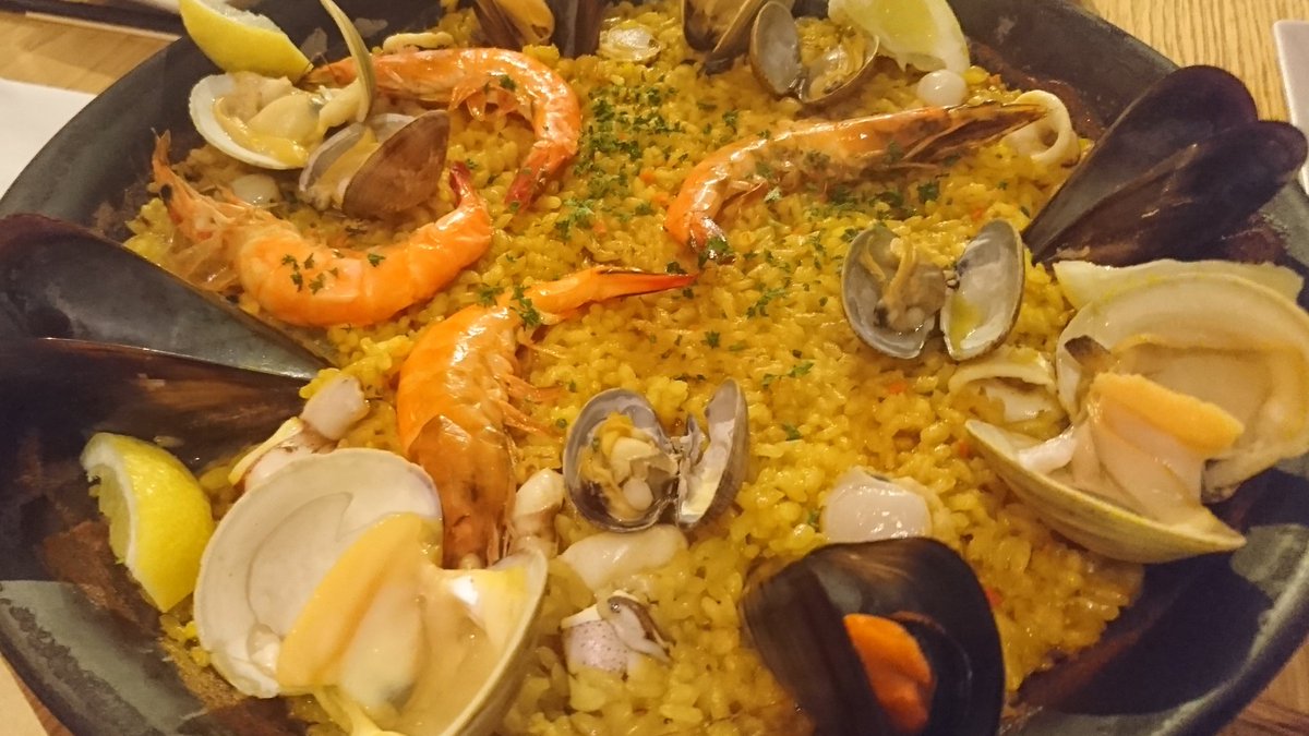 nnka79's tweet photo. 今夜は歓迎会で銀座のお洒落なスペイン料理店
お洒落過ぎて合わない(^-^;
#PAEZO #銀座 #ginza https://t.co/1hCxUK1INd
