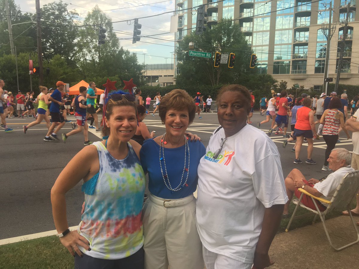 marynorwood's tweet photo. At the Peachtree Road Race with @sun_shine404 and Brenda https://t.co/7029svp758