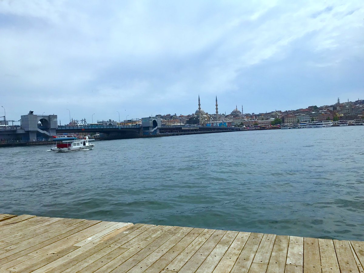 oca__34's tweet photo. Hergün burda oturup sıgara içmeyi alışkanlık yaptım 😏 #perşembe https://t.co/TG7lJ5R6Jo