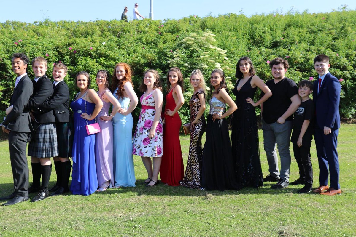 bxa_show's tweet photo. And some of our senior cast and crew + friends looking amazing at prom! 👗👔👠 https://t.co/hhVVS5vrM3