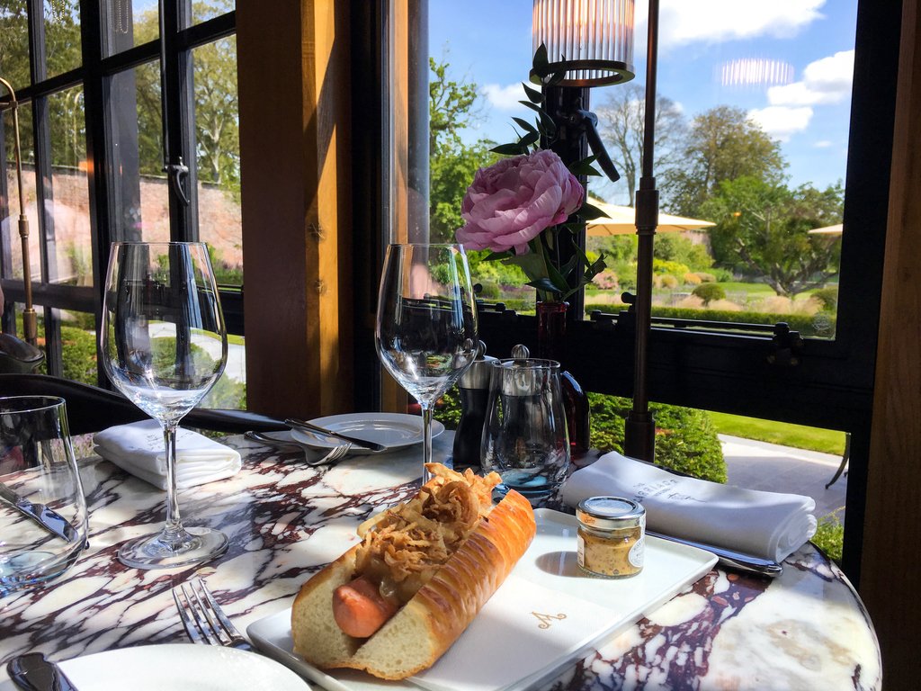 Celebrate classic American food at The Carriage House with our hot dog topped with fried onion. Pair with a beer of your choice for €10 served all day today.

#AdareManor #4thofJuly #BeyondEverything