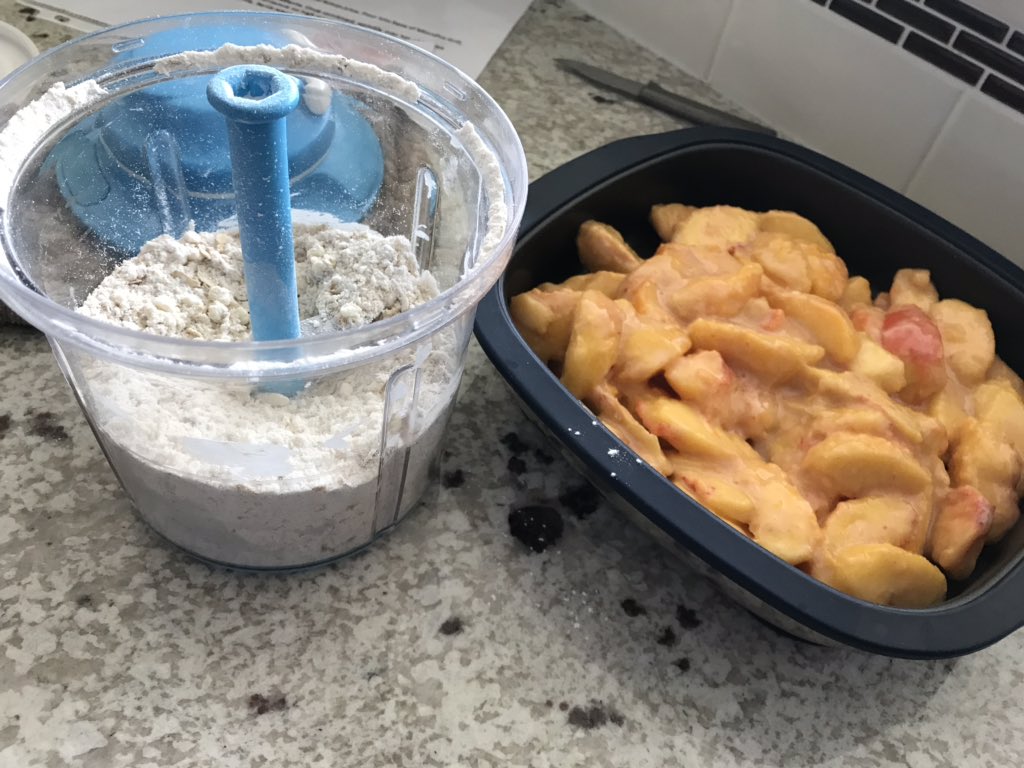 deewieye's tweet photo. Some amazing peach crumble in the Tupperware Micro Pro Grill @tupperwareusca #microprogrill #peachcrumble #peach #summerdessert https://t.co/y6FMwPyJNy