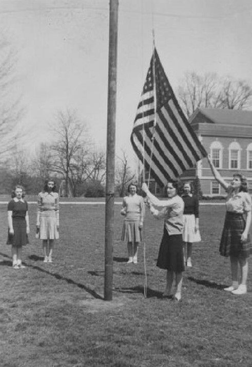 Wishing all of our Highlanders a safe and happy Independence Day! Happy 243rd Birthday, America! 🇺🇸 

#RadfordAlumni | #Happy4th