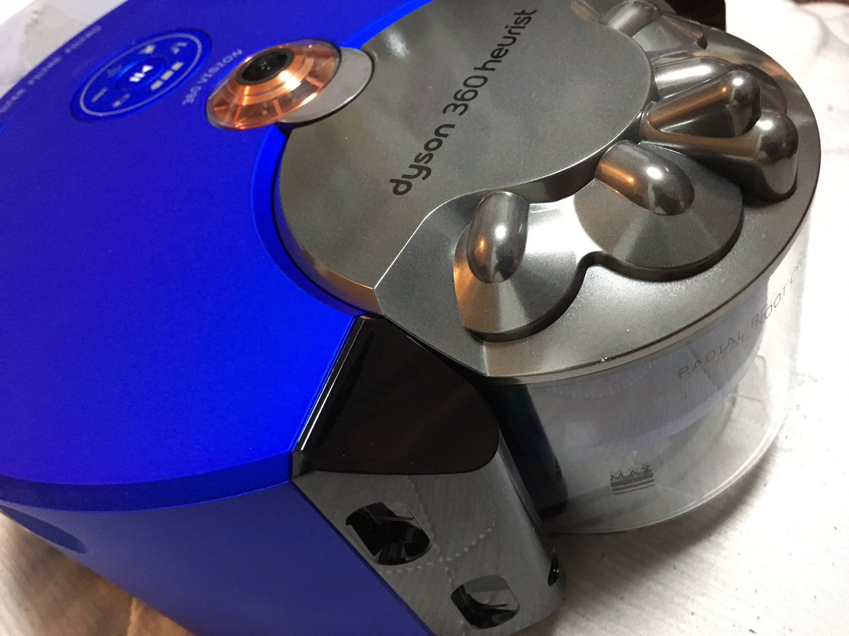 ayatan04201's tweet photo. 本日ついにこの子をお迎えしました😍
我が家はdyson2台体制でお掃除します🎵青がカッコよ❤️

#ロボット掃除機
 #dyson360 https://t.co/ObDwrE91xr