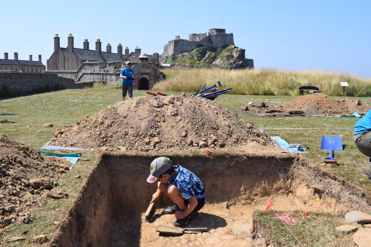 Delighted to welcome back the <a href="/ECJProject/">Elizabeth Castle Jersey Project</a> team to Elizabeth Castle! They're setting up over the weekend and will be on the Green excavating the “lost barracks” from Monday – stop and say hello and find out what they are up to.
#loveyourcastle #ecjp2019 #archaeology