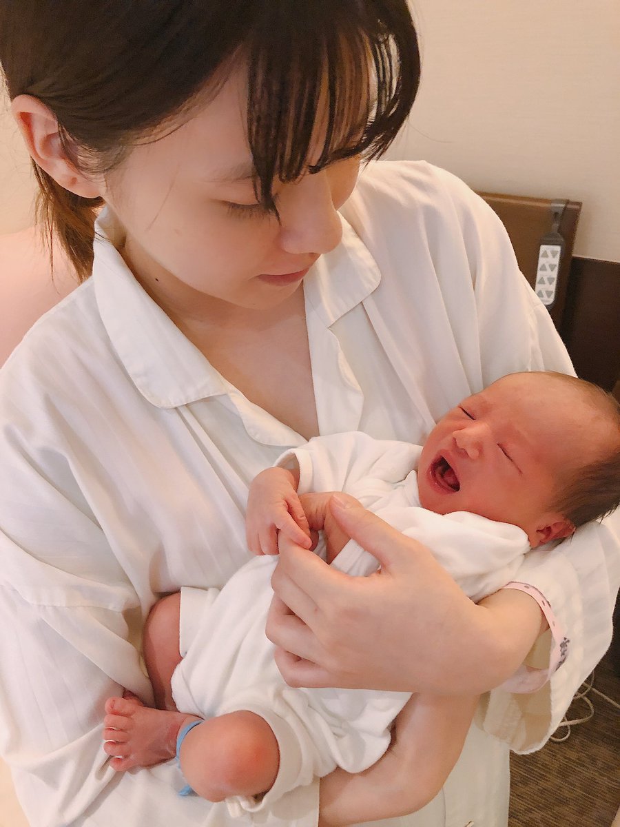 穂坂ゆき Feamyuki 真理が元気な男の子を産んだよ 昨日の朝 生まれたての赤ちゃんって初めて見るし 初めて抱っこした この子が昨日までお腹にいたんだよ 出産って 未知の世界過ぎて お母さんってやっぱり強いんだなって思っ