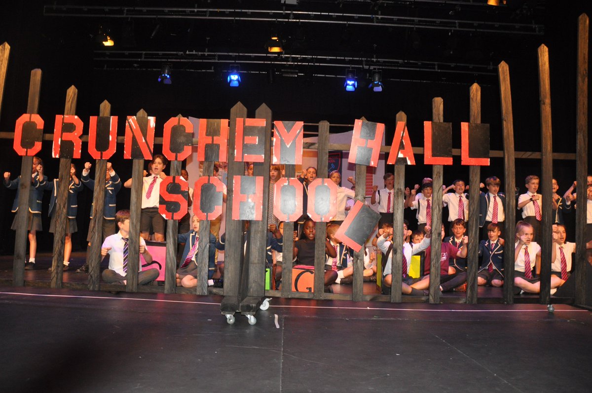 SealCEPrimary's tweet photo. Fantastic performance of Matilda last night. The standard of acting and singing was phenomenal! https://t.co/YaIFbgppcN