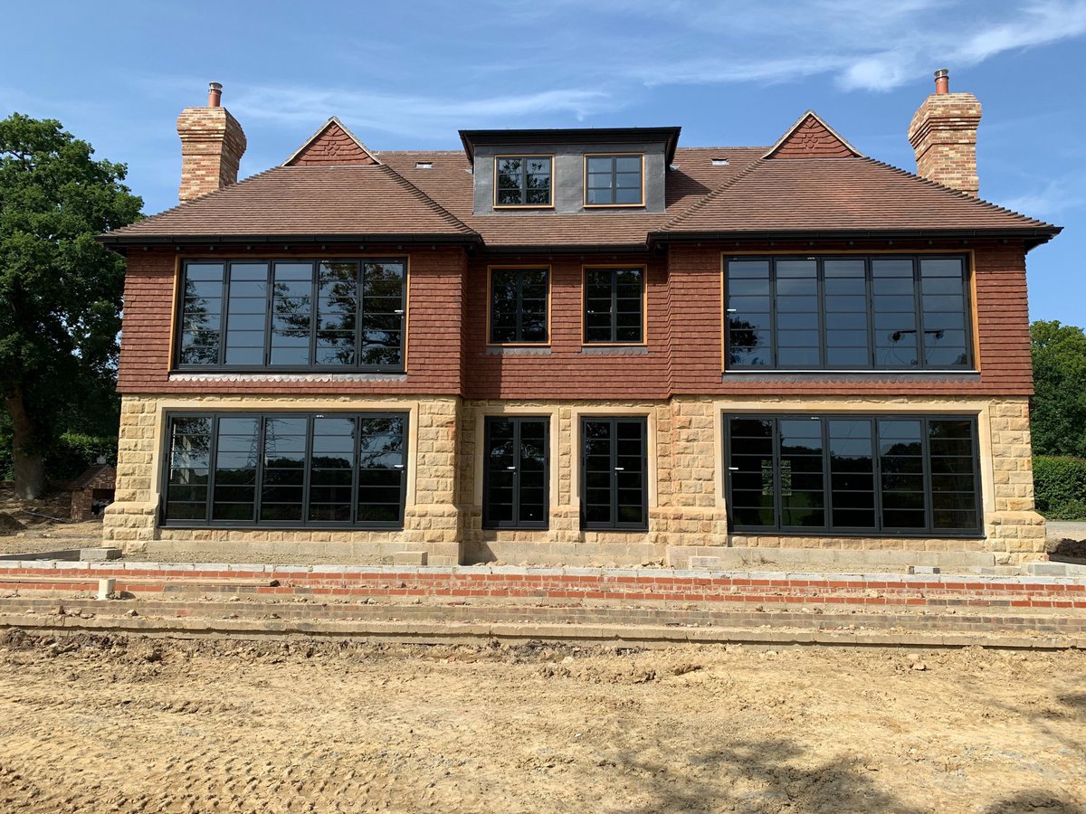 BenchmarkWin's tweet image. Beautiful installation in Henfield coming along using @DiscoverAir bifolding doors and heritage doors and windows from @EvergladeWindow all in RAL 7021 Black/Grey Matt. Another great job from our wonderful installers! #photocompetition #installation #heritage #bifolds #windows