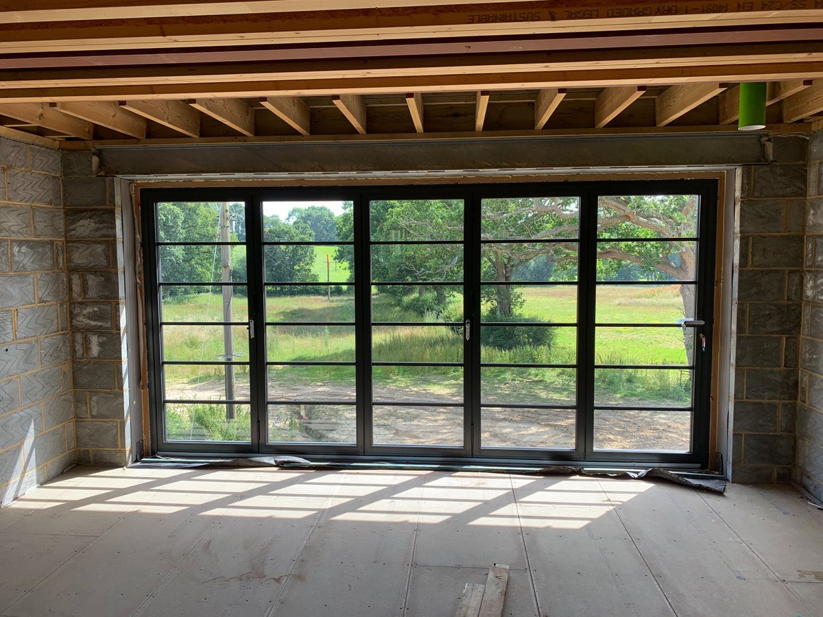 BenchmarkWin's tweet image. Beautiful installation in Henfield coming along using @DiscoverAir bifolding doors and heritage doors and windows from @EvergladeWindow all in RAL 7021 Black/Grey Matt. Another great job from our wonderful installers! #photocompetition #installation #heritage #bifolds #windows