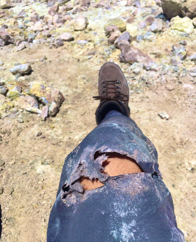 HarryTAHoffman's tweet image. “Don’t kneel on the fumaroles while you’re taking samples” they said
“It’ll be pretty hot” they said
🤪🌋🔥🙈
@GeoTenerife @GeoIntern @involcan #fumaroles #worthit #darwinaward #volcano #teide #Tenerife #CanaryIslands