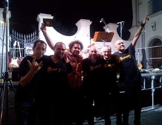 NicolaLampitie's tweet photo. Sempre carichi !!!
.
.
.
#nicolalampitiello #ritmodivino #summani #redazione #redazioneritmodivino #summaniband #summanibandpartenopea #sommeliers #guitar #winelover #vino #wine #gibson #gibsonlespaul #guitarporn #fender #gallistrings #fenderamp #gibsong… https://t.co/UPWdZHmdw0 https://t.co/LESrrG7lKE