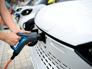 OfficialSCCI's tweet photo. Emphasise on EVs, frame policy to reduce total ownership cost: Economic Survey 2019
@ETAuto #Budget2019 #EconimicSurvey #EV
https://t.co/kVnVEDXo3D https://t.co/FjHN79atLt