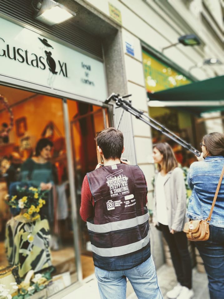 eixosbcn's tweet photo. Ei t'has assabentat que aquest #dissabte fem l'entrega de premis de concurs de curts @BcnShop_Shoot? 🎥

Sabrem els guanyadors entre més de 30 curtmetratges que s'hi han deixat la pell! 🏆

Confirma assistència i gaudeix de la Gala Hermes! 👉🏼 https://t.co/n8qRGw4sXV https://t.co/TC4xGjcZjL