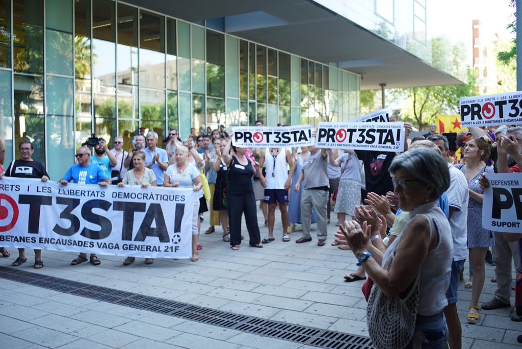 ullsdellebre's tweet photo. Perquè la @prot3sta1 es un dret que no podem perdre! Tot el recolçament per les companyes represaliades! #ribes #Prot3sta https://t.co/5qMlMDtfNb