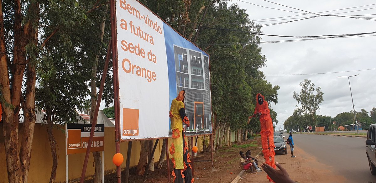 Virgini16795874's tweet photo. Cerémonie de pose de la 1ère pierre pour la construction du siège de Orange Bissau avec le Conseil d'administration, les autorités locales et toutes les parties prenantes. https://t.co/31aeORzZ8t