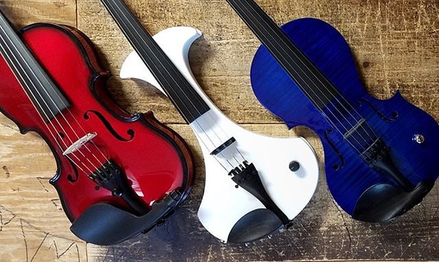 ElectricVlnShop's tweet photo. Happy birthday, America! Three violins made by American owned companies: Glasser, Zeta, and Wood Violins. .
.
#happy4thofjuly #redwhiteandblue #violin #violinist #violinplayer #instrument #violon #violine #violino #скрипка #skrzypce #geige #fiddle #fiddl… https://t.co/o8KPLNKPzb https://t.co/cVdekGqm4K