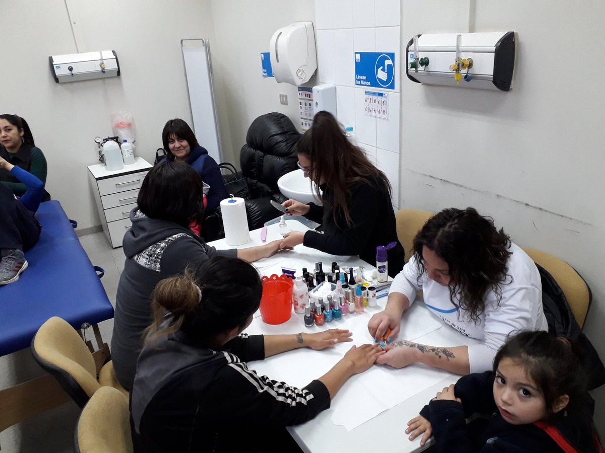 Cesfam6Rancagua's tweet photo. Ayer se realizó el tercer día de capacitación de la "Semana del cuidador" usuarios del programa de Dependencia Severa felices!!
#Entregadedipomas
#Sorpresas
#tardedespa
#coffesaludable
#BPenAPS https://t.co/B4sqnumlTn