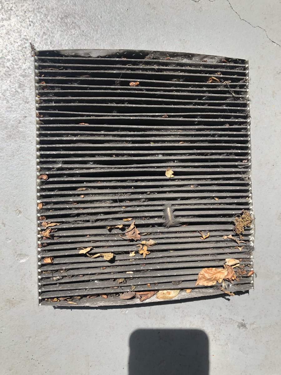 specialistcars1's tweet image. Customer booked his car in for just ‘ oil &amp;amp; filter change’ 
I asked about pollen / air filter etc, after some time he said “I’ll leave it with you to do what you think “ 

#pollenfilter #cabinfilter 
Looks like never been changed !!