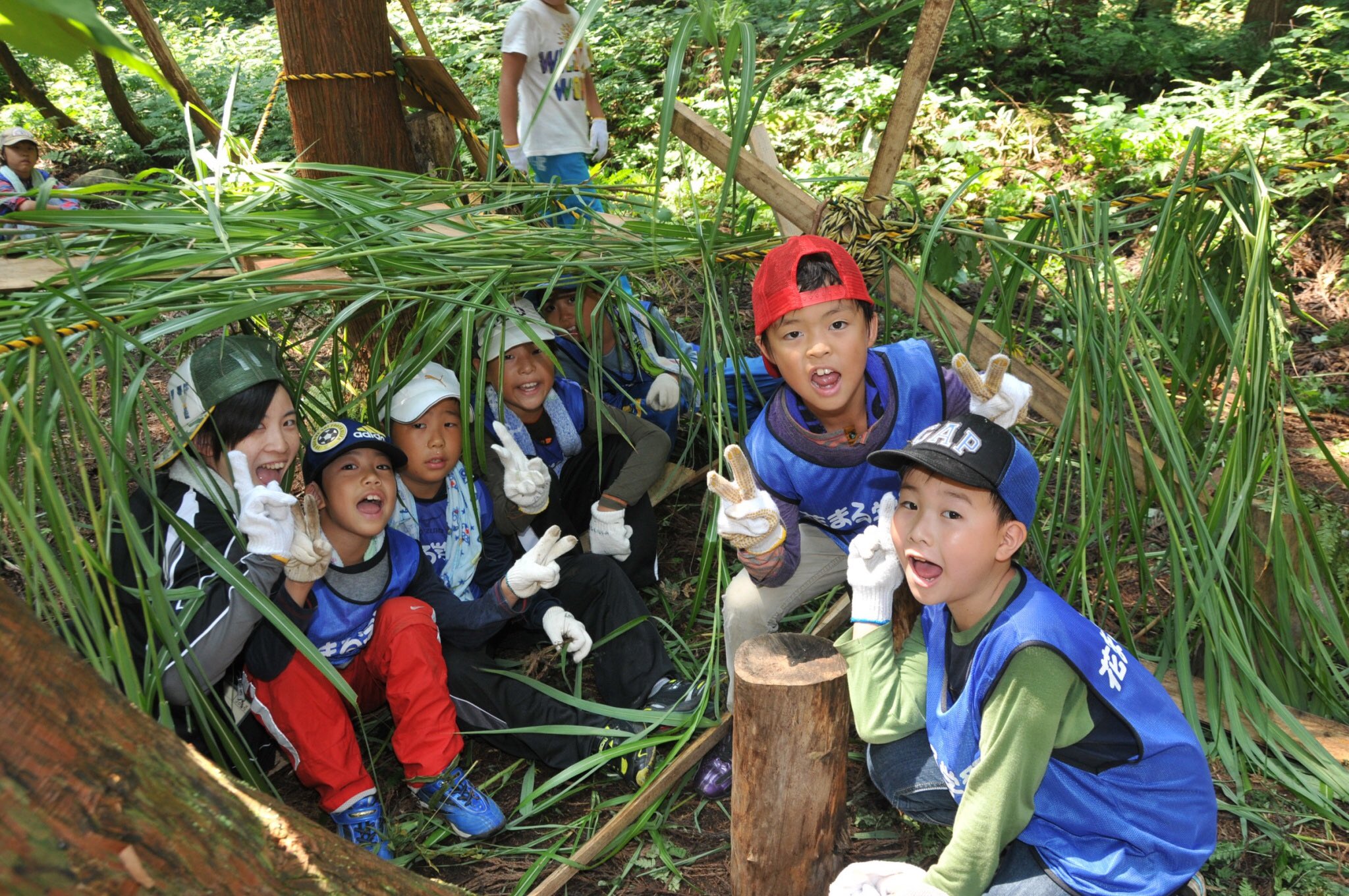 花まる学習会 公式 サマースクール なんにもない森の中に ぼくたちだけの秘密基地を作っちゃおう 創造力豊かに 考えて 工夫して 自慢の基地には 夢とロマンがたくさん詰まっています 花まる学習会 メシが食える大人に育てる サマースクール 花まる学習会 公式 サマースクール なんにもない森の中に ぼくたちだけの秘密基地を作っちゃおう 創造力豊かに 考えて 工夫して 自慢の基地には 夢とロマンがたくさん詰まっています 花まる学習会 メシが食える大人に育てる サマースクール
