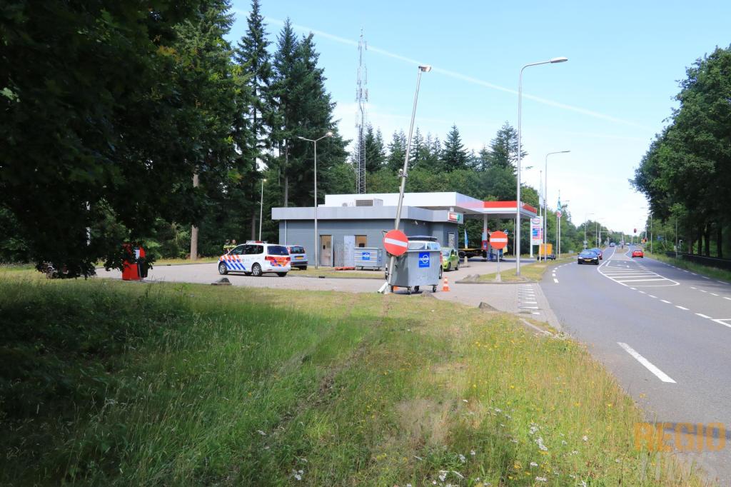 Bestuurster raakt van de weg ramt meerdere objecten Leusden regio-nws.nl/2019/07/04/bes…