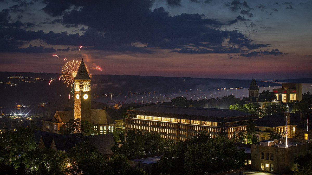 Happy Independence Day! We hope your #FourthofJuly is full of family, friends, fireworks and fun. 🇺🇸🎇