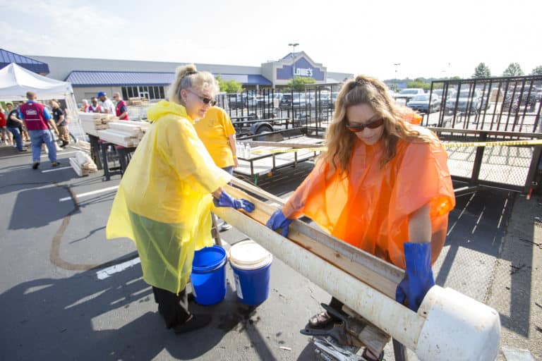 LowesCareers's tweet photo. Recently, thousands of #LowesHeroes volunteers across the country dedicated their Saturday to building something many of us take for granted β a bed. Discover the impact of @ShpBeds and #BunksAcrossAmerica here: https://t.co/hwbsv0DUxe https://t.co/edzujn4sfw