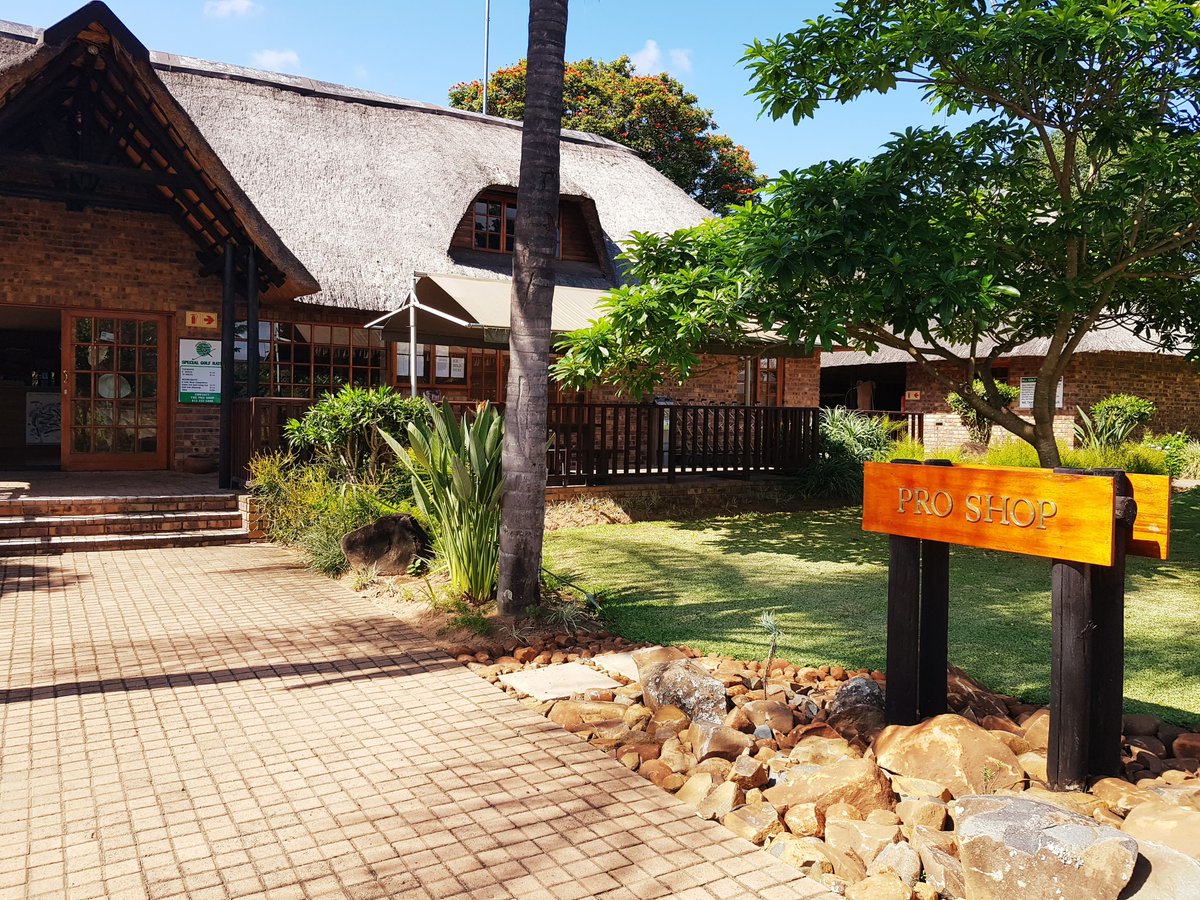 KPLodge's tweet image. We have an in-house pro shop for all your golfing needs, and the makes for the ideal spot to catch up with fellow golfers 🏌️‍♂️ Find out more and book your trip by contacting us on +27 (0) 13 737 5000 or email kruger@legacyhotels.com #LegacyHotels
