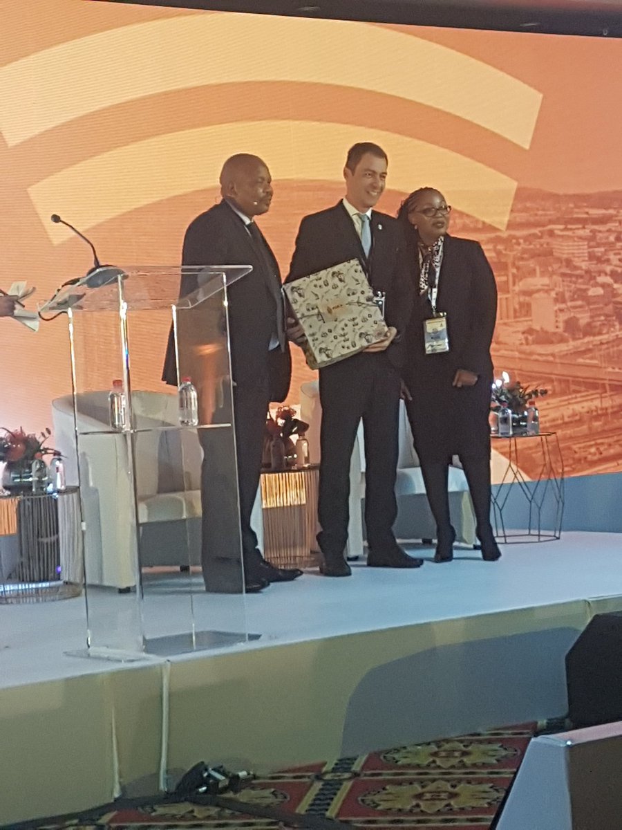 PSiRALive's tweet image. We thank our International delegates for gracing us with their presence @SecurityIndaba  

Mr.Fabian Blache III - IASIR 🇺🇸
Dr. Licinio Nunesvde Moraes Netto- BPSR🇧🇷
Mr. Jefferson Simöes - WSF🇧🇷
Dr. Bobby Ndungu- SAISRM🇿🇼