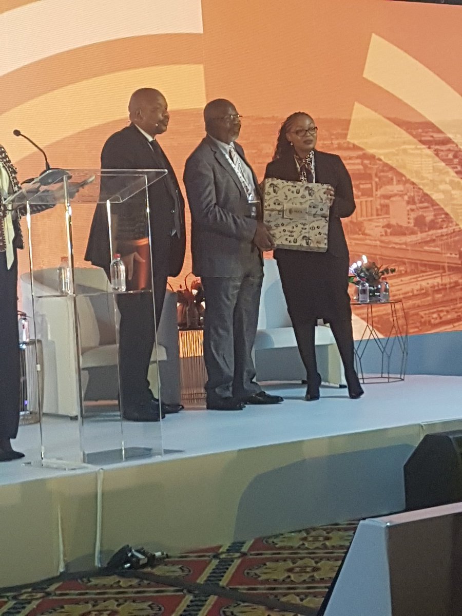 PSiRALive's tweet image. We thank our International delegates for gracing us with their presence @SecurityIndaba  

Mr.Fabian Blache III - IASIR 🇺🇸
Dr. Licinio Nunesvde Moraes Netto- BPSR🇧🇷
Mr. Jefferson Simöes - WSF🇧🇷
Dr. Bobby Ndungu- SAISRM🇿🇼