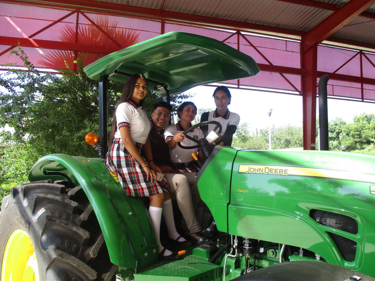 Día "John Deere". #coahuila #TodosPorlaEducación #MuéveteCECYTE #MásPorlaEducacion #SomosCECyTEC #SoYCecytec #FuerteCoahuilaEs #CECyTECLACONCHAOFICIAL