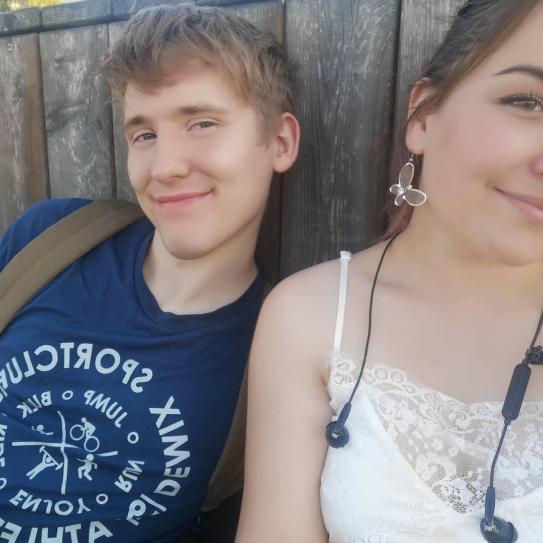 Привет. 
Я Катя. 
Я начала свое похудение с ноября 2018 года. 
До февраля мой вес был 62-64 при росте 157см.
Я сидела на голоде, потом обжиралась. И так снова и снова. 
Но с февраля до апреля я худела. 
На питьевой, потом просто кушала мало и плюс мини спорт.