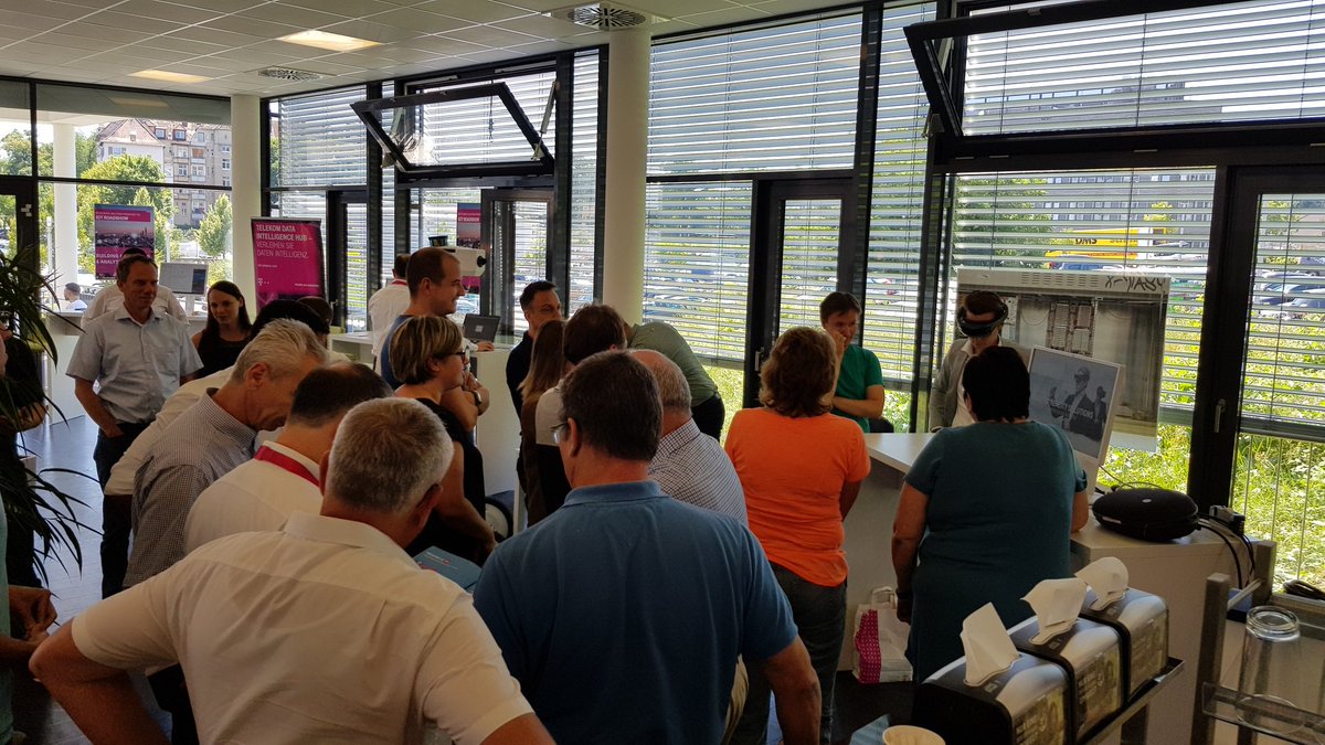 Arne76's tweet image. IoT Roadshow in Stuttgart zusammen mit den Kollegen der TDG. Internet der Dinge erlebbar machen. #telekomwall #werkstolz #Lovemagenta #iot #digitalSolutions
