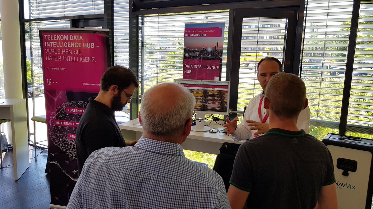 Arne76's tweet image. IoT Roadshow in Stuttgart zusammen mit den Kollegen der TDG. Internet der Dinge erlebbar machen. #telekomwall #werkstolz #Lovemagenta #iot #digitalSolutions
