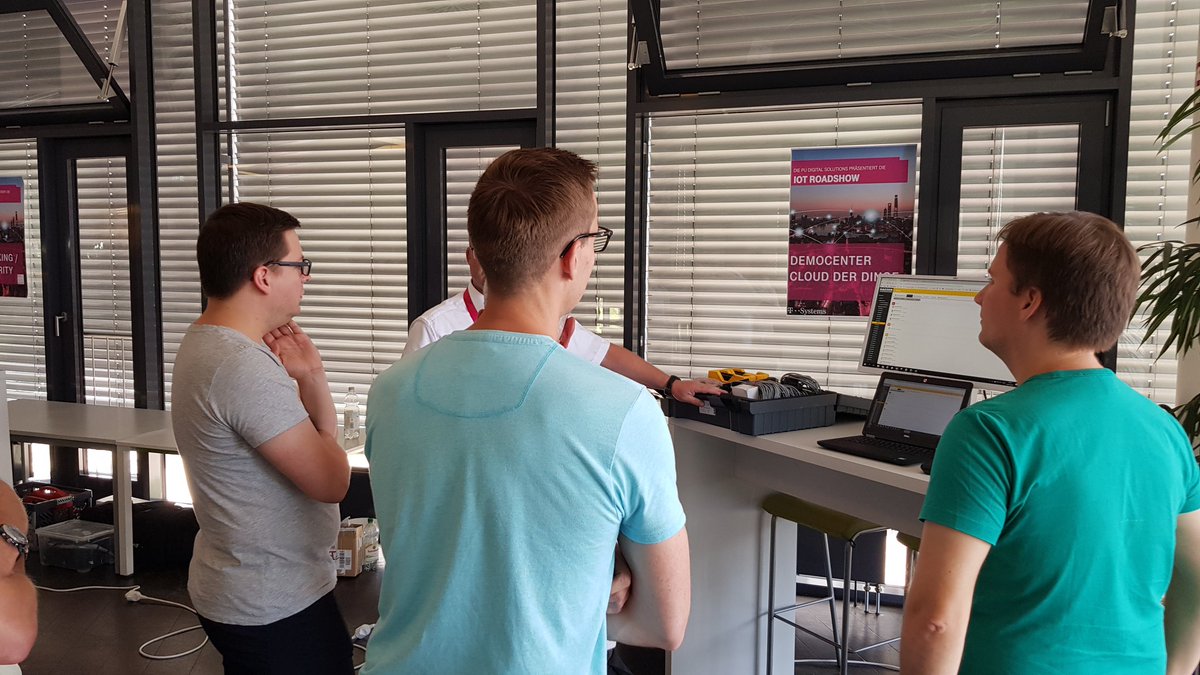 Arne76's tweet image. IoT Roadshow in Stuttgart zusammen mit den Kollegen der TDG. Internet der Dinge erlebbar machen. #telekomwall #werkstolz #Lovemagenta #iot #digitalSolutions