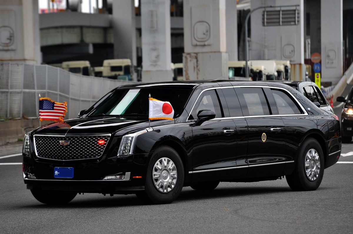 ｔｚ G アメリカ合衆国車列 大統領専用車ビーストと 追従するウィリアム F ハガティ駐日大使の7シリーズ 何故か大使はbmwですが 恐ろしいほどのえげつないエンジン音を轟かせて高速入口を駆け上がって行くフォードfシリーズのsuper Duty衛星通信車