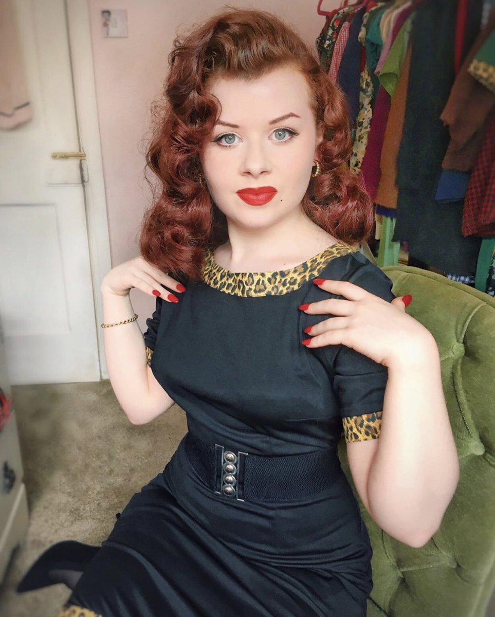 #Vintage #Glam! 🖤❤️
📸 vintagepowderpuff BannedRetro.com #dress #retro #vintagefashion